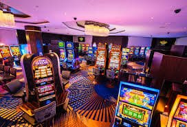 Pengguna Indonesia memilih permainan slot di cash88 dari ponsel